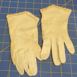 Vintage Viola Weinberger Cream Leather Beaded Gloves